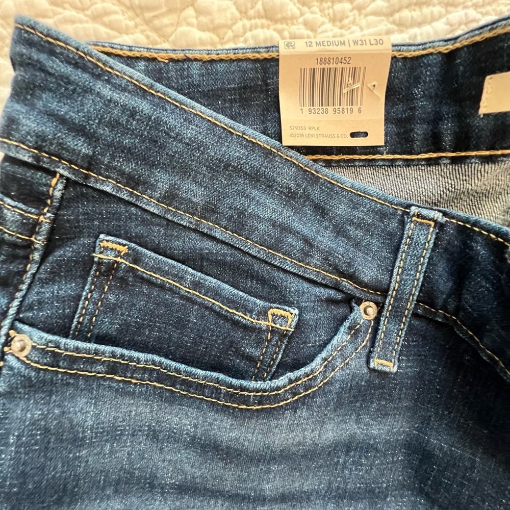 Sexy Dark Wash Denim Wrangler Skinny fit stretch Jeans & Contrast Topstitching